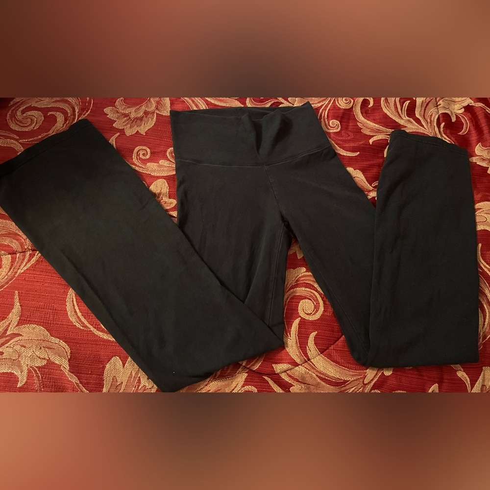Aerie Black Slim Gym Flare Pants - Picture 3 of 4
